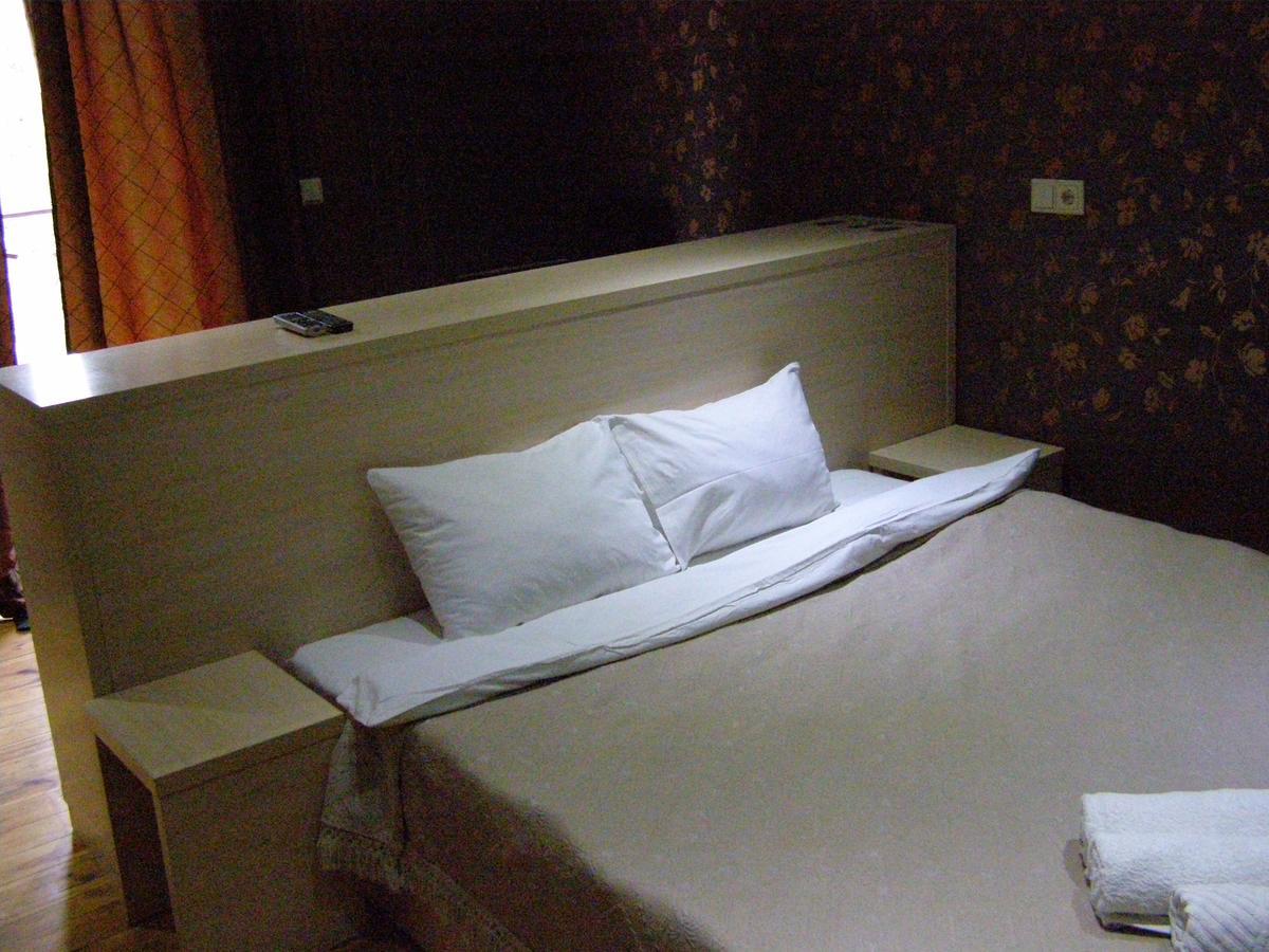Sadok Hotel Kyiv Exterior photo